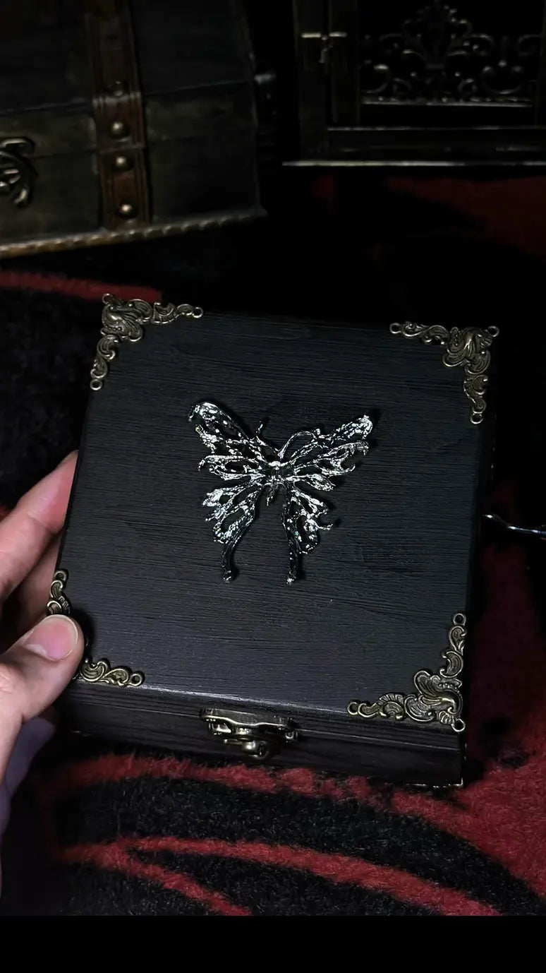 Butterfly Specimen Music Box – Enchanted Keepsake with Soothing Melody