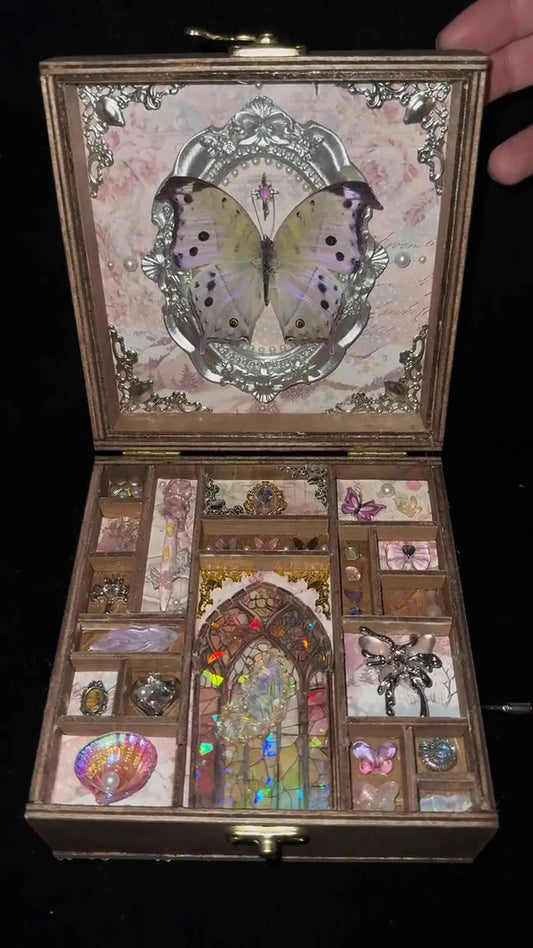 Enchanted Butterfly Music Box – Vintage Decorative Keepsake Treasure Box